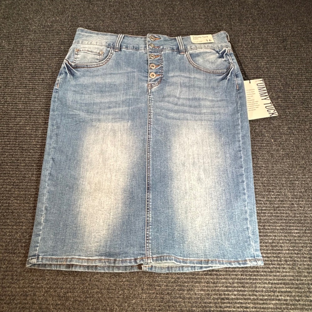 !iT Tatiana Tummy Tuck Denim Skirt Light Wash Button Fly Size 16 NWT